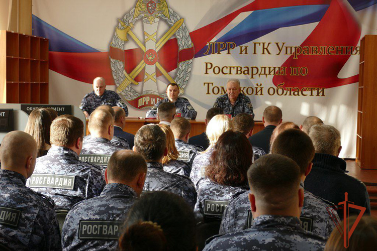 Личный состав подразделений лицензионно-разрешительной работы и государственного контроля Росгвардии чествовали в Томске
