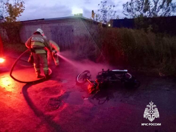 В Тверской области загорелся мопед