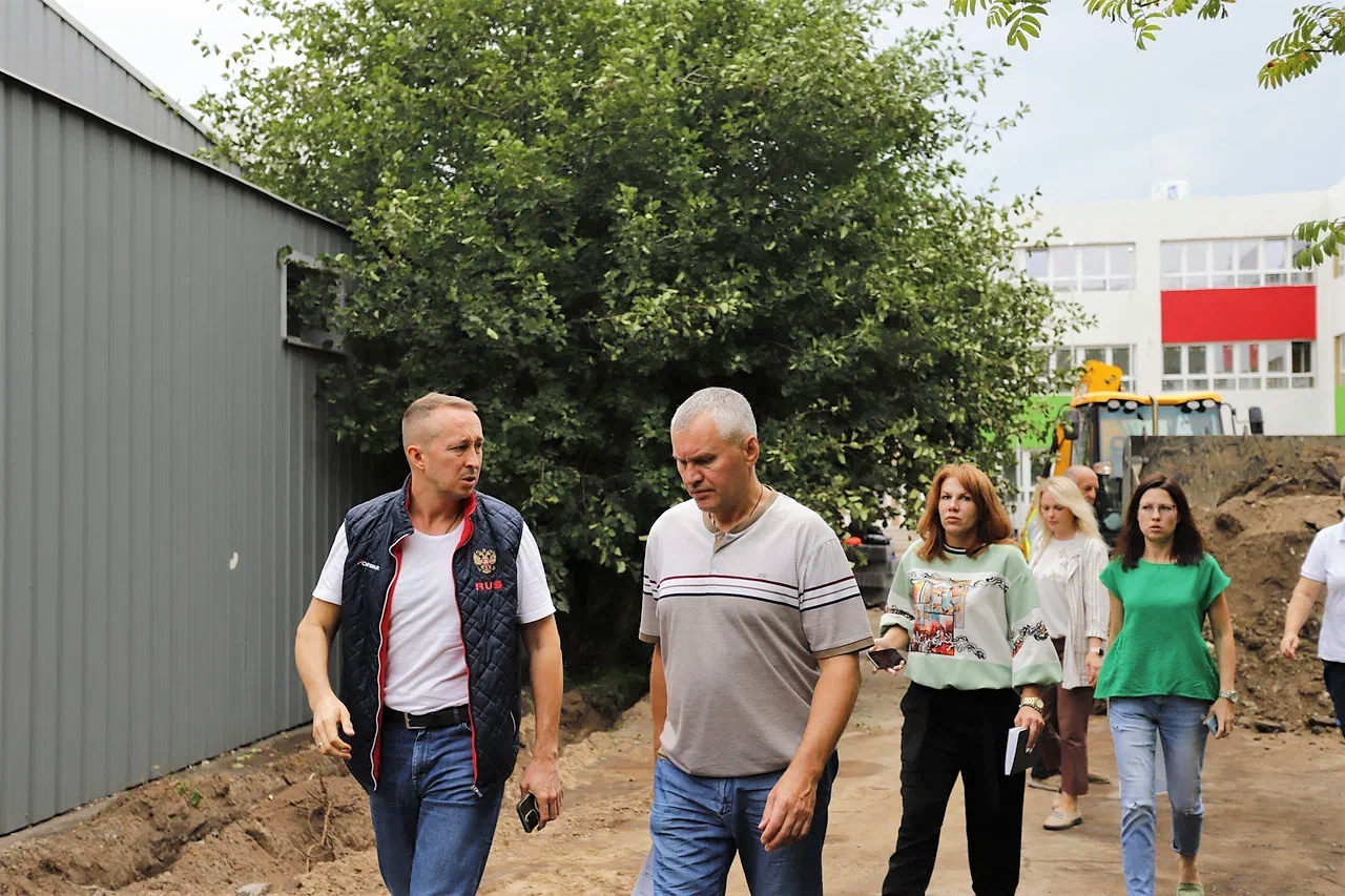 Первый замминистра стройкомплекса Московской области проверил ход капремонта школ во Фрязино