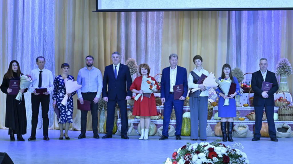 Работникам брянского АПК вручили заслуженные награды