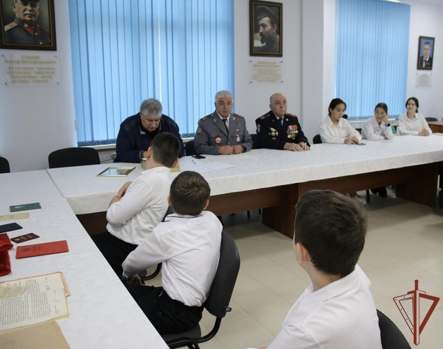 Встречи с подрастающим поколением проводят представители Северо-Кавказского округа Росгвардии