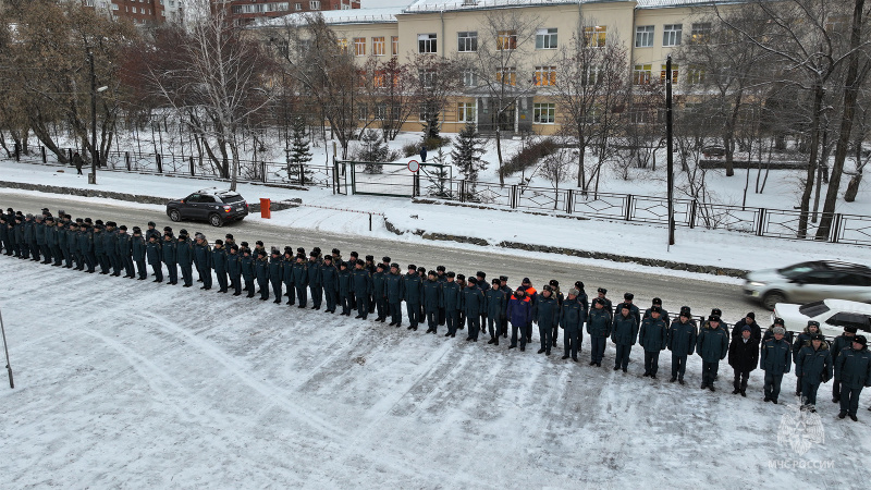 В центре Новосибирска открыли два мурала в честь пожарных