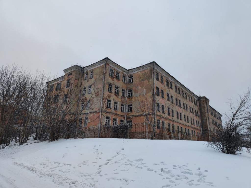 В Курске реконструируют общежитие КГУ на улице Гоголя