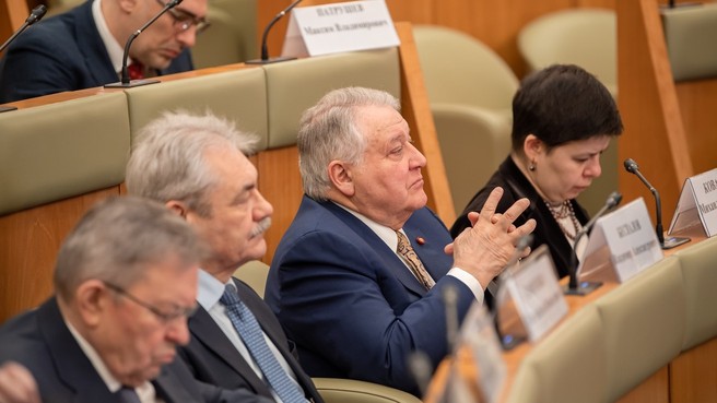 Заседание Совета по реализации Федеральной научно-технической программы развития генетических технологий. В центре - президент НИЦ «Курчатовский Институт» Михаил Ковальчук