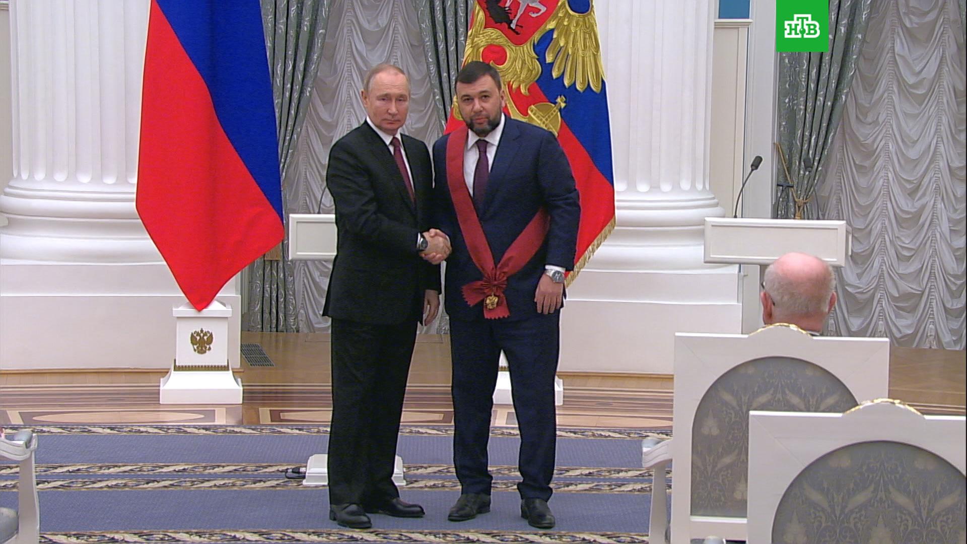 награждение путиным сегодня в кремле. награждение путиным в кремле. в кремле президент рф вручает государственные награды. симоньян на награждении у президента. награждение путиным сегодня в кремле.