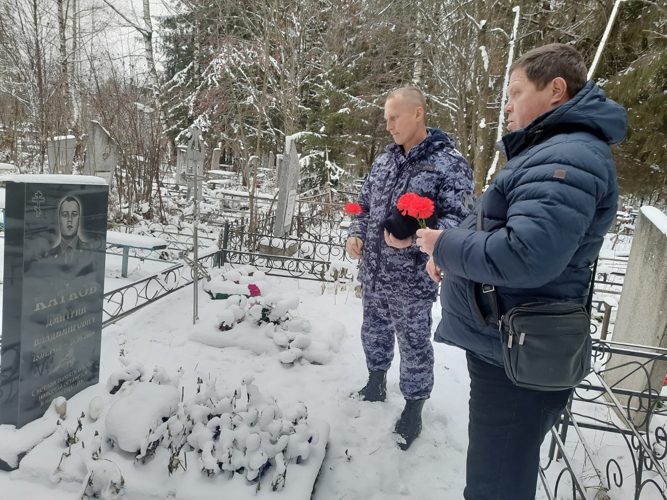 В Кирове росгвардейцы почтили память погибших коллег