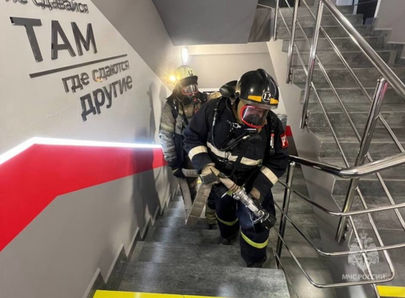 В городе Губкинский в Центре единоборств «Северный характер» прошло пожарно-тактическое занятие