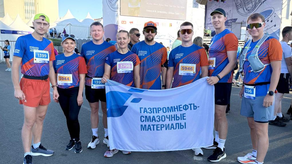 Сотрудники «Газпромнефть-СМ» из Омска пробежали крупнейший марафон Дальнего Востока