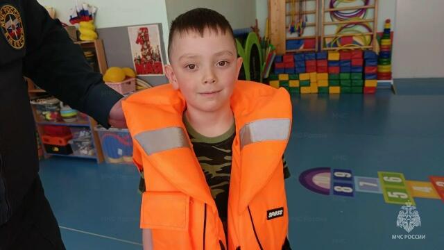 Детям рассказали об опасности тонкого льда