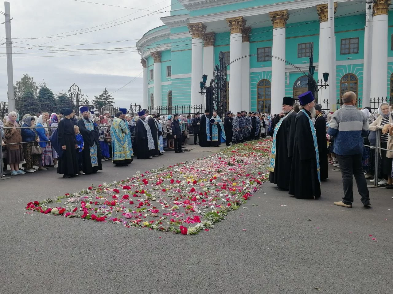 Срочные новости курск сейчас последние. Крестный ход в Курске 2022. Курская Коренная пустынь крестный ход 2022. 16 Июня крестный ход Курск. Крестный ход в Курске 25 сентября 2022 года.