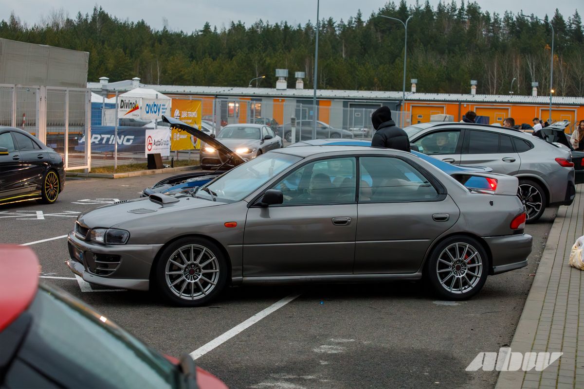 Кто на Boxster, кто на Corvette: смотрите, какие авто приехали на трек-день под Минском