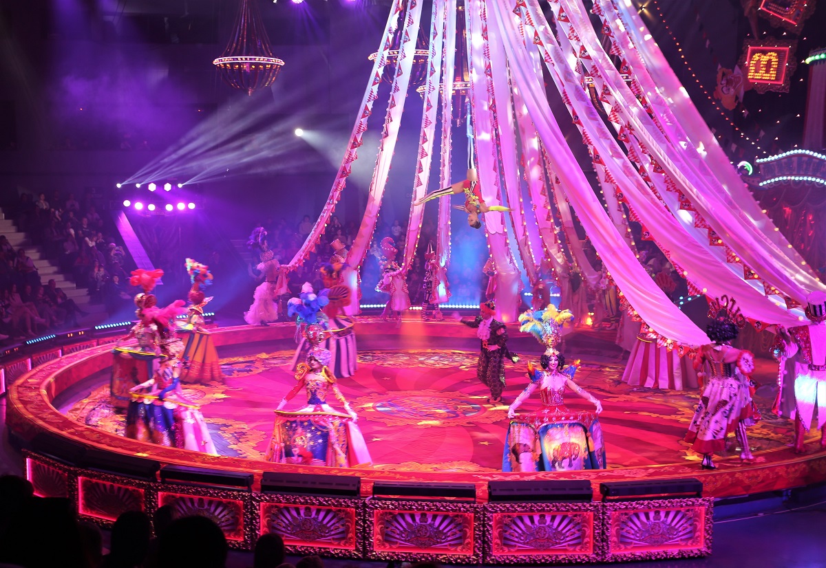 Королевский цирк гии эрадзе бурлеск. Шоу гии эрадзе 2022. Гия эрадзе цирк бурлеск. Королевский цирк гии эрадзе новосибирск. Шоу гии эрадзе бурлеск.