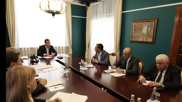 Губернатор Дмитрий Азаров провел встречу с Владимиром Гутеневым и Александром Паном