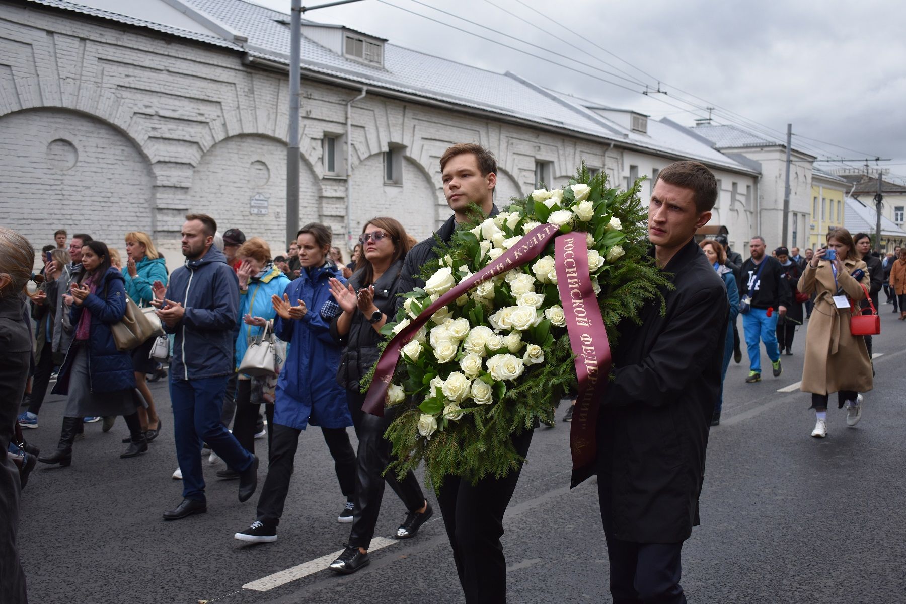 Читать новости сегодня в мире. Прощание с Сергеем Пускепалисом. Сергей Пускепалис прощание. Прощание. Прощание в Ярославле с худруком.