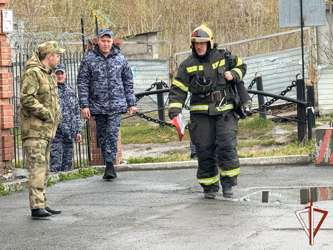Межведомственное пожарно-тактическое учение Росгвардии и МЧС состоялось в Екатеринбурге 