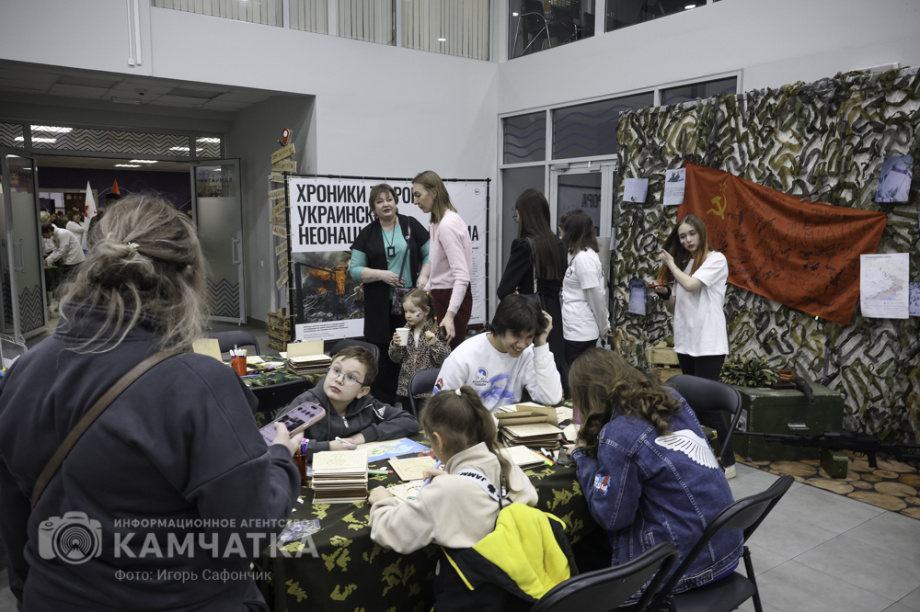 Камчатка объединилась ради Победы! (фоторепортаж). Фотография 54 Камчатка объединилась ради Победы! (фоторепортаж). Фото: «Камчатка Сегодня» \ Игорь Сафончик. Фотография 54