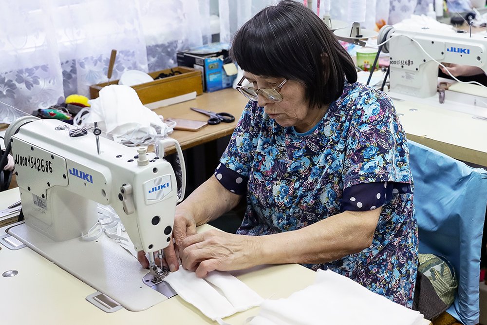 Paul mccartney 2022. Соцзащита лотошино. Пожилые люди в масках. Работникам старше 65 лет. Чиндант 2 самый старый пенсионер.