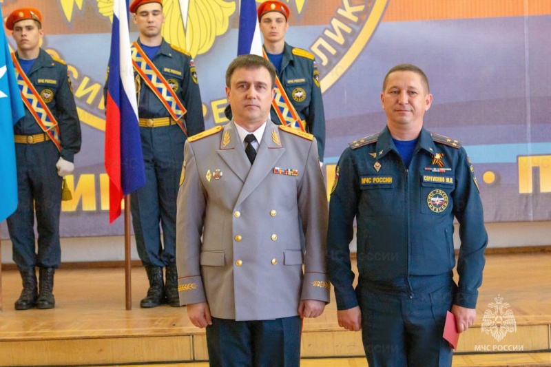 Торжественное награждение сотрудников МЧС России ко Дню пожарной oхраны