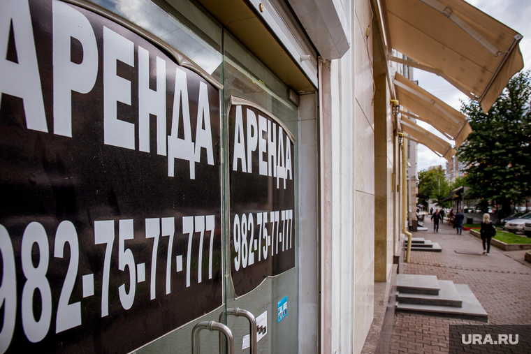 Рукопожатие на фоне домов. Общество арендаторов. Общество арендаторов. Именной указатель. Приобретение коммерческой недвижимости.