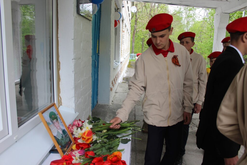 В брянском селе Морачёво увековечили память 18-летнего героя СВО Ярослава Катюшина