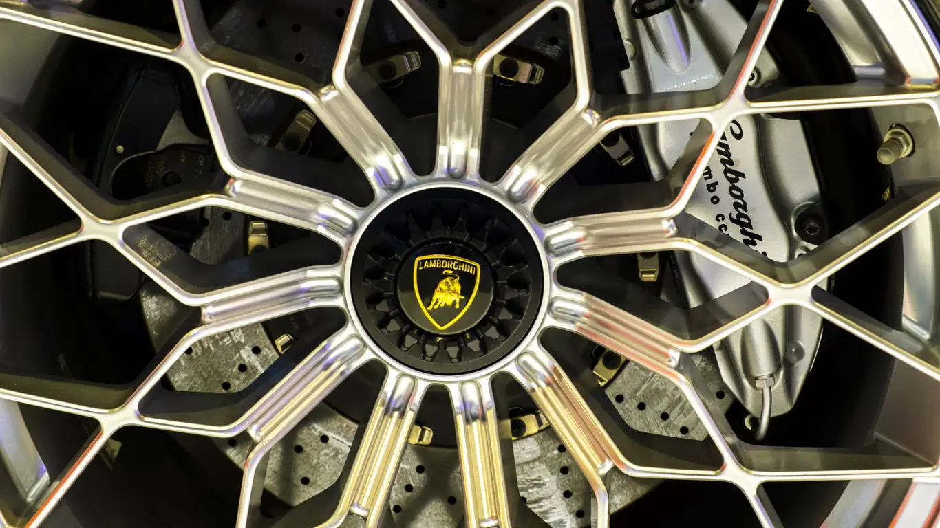 Названы будущие «сумасшедшие» проекты Lamborghini: компания начнет выпускать внедорожники