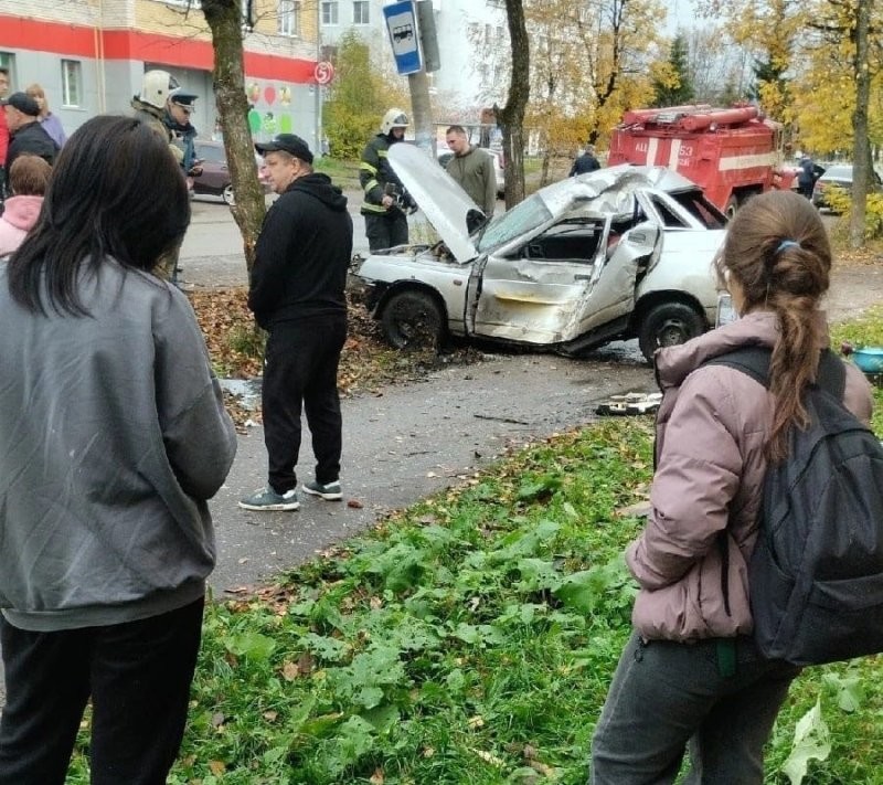 Авария дня. В Костромской области водитель сбил пешехода, избегая наезда на велосипедиста
