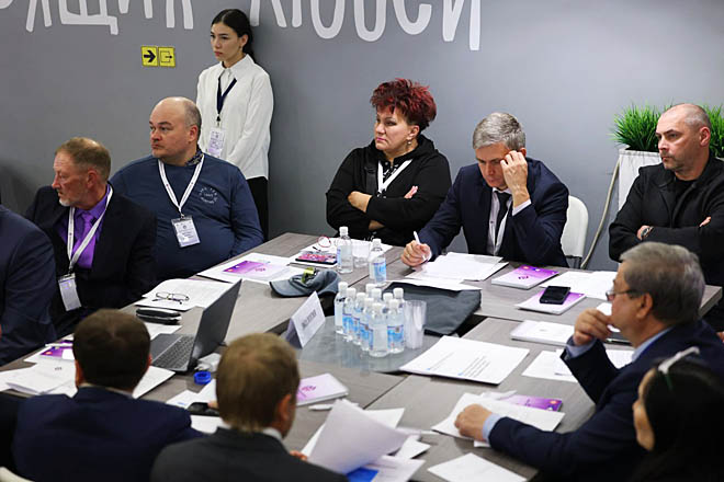 Вместе с ведущими федеральными экспертами в работе стратегической сессии по вопросам развития Арктики также приняли участие представители научного и делового сообщества Чукотки. ФОТО: ПРЕСС-СЛУЖБА ПРАВИТЕЛЬСТВА ЧУКОТСКОГО АО