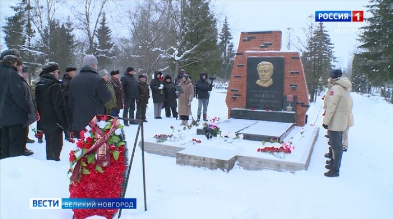 В Великом Новгороде на Аллее Героев прошла памятная акция «Бессмертье Сталинграда»