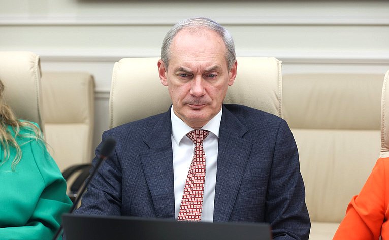 Совещание Комитета СФ по Регламенту и организации парламентской деятельности «Взаимодействие Совета Федерации ФС РФ с Центральной избирательной комиссией РФ по итогам проведения единого дня голосования в сентябре 2025 года»