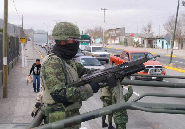 Армия на улицах в Мексике. Архивное фото.