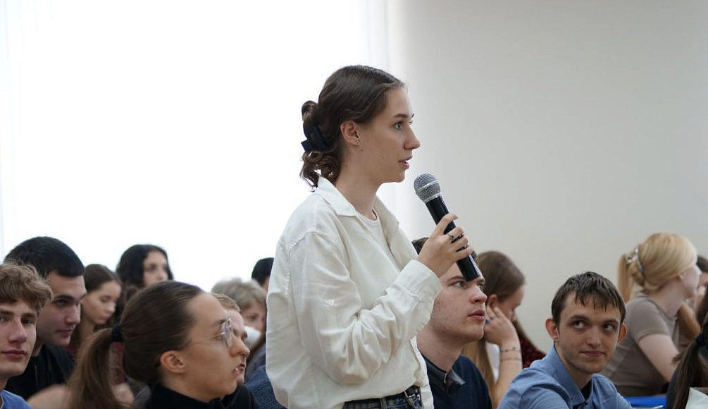В Краснодаре состоялась патриотическая встреча студентов с генералом-лейтенантом