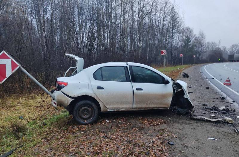 Два человека погибли в лобовом столкновении под Кировом