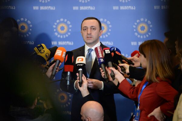 Премьер-министр Грузии Ираклий Гарибашвили"Никто не получит второго фронта в Грузии, так как мы прежде всего думаем об интересах страны. Я хочу напомнить всем, что эти люди, т.н. партия войны и партия продажных, могу сказать прямо, и почему, я ясно объясню — они со дня начала войны в Украине пытались и пытаются организовать определенные провокации. Это организовано ими, это представители партии войны к сожалению, отправляю наших сограждан в Украину". - Sputnik Грузия