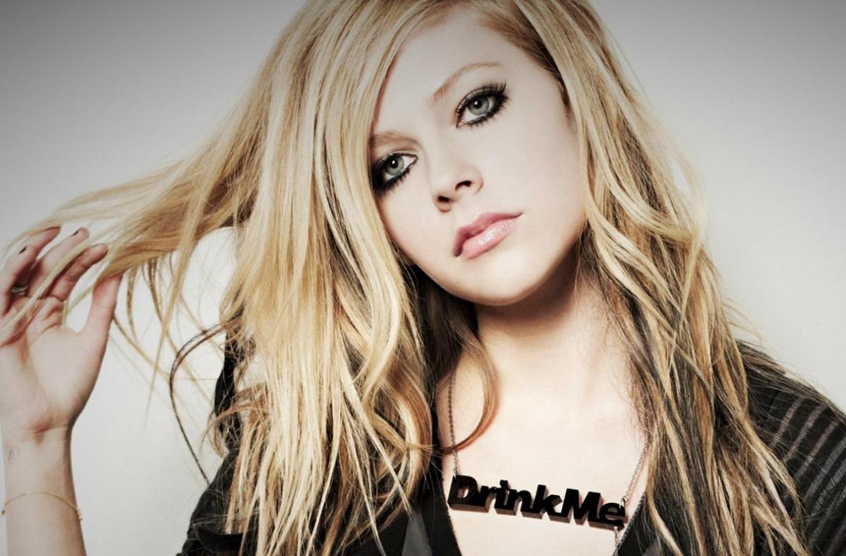 «Я уверена, что умираю». Как Аврил Лавин победила болезнь Лайма. Два года ада из-за укуса клеща