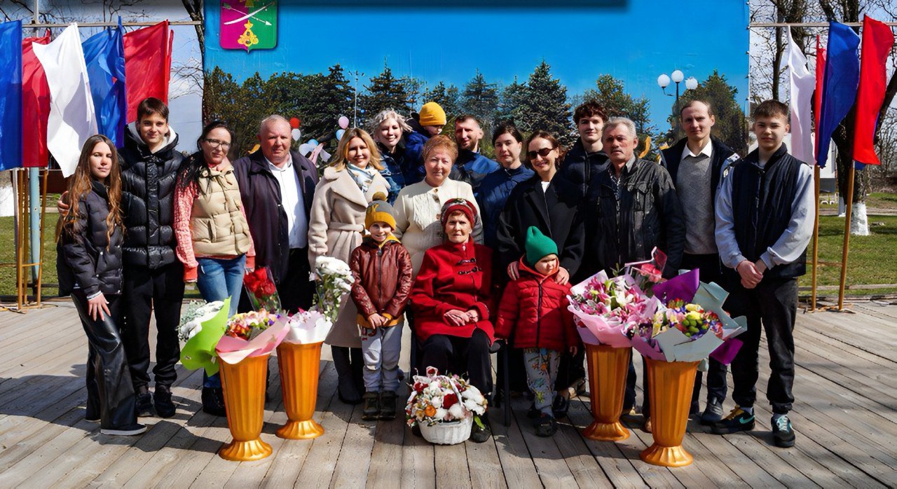 Несколько поколений одной семьи из Каневского района вместе празднуют День Победы