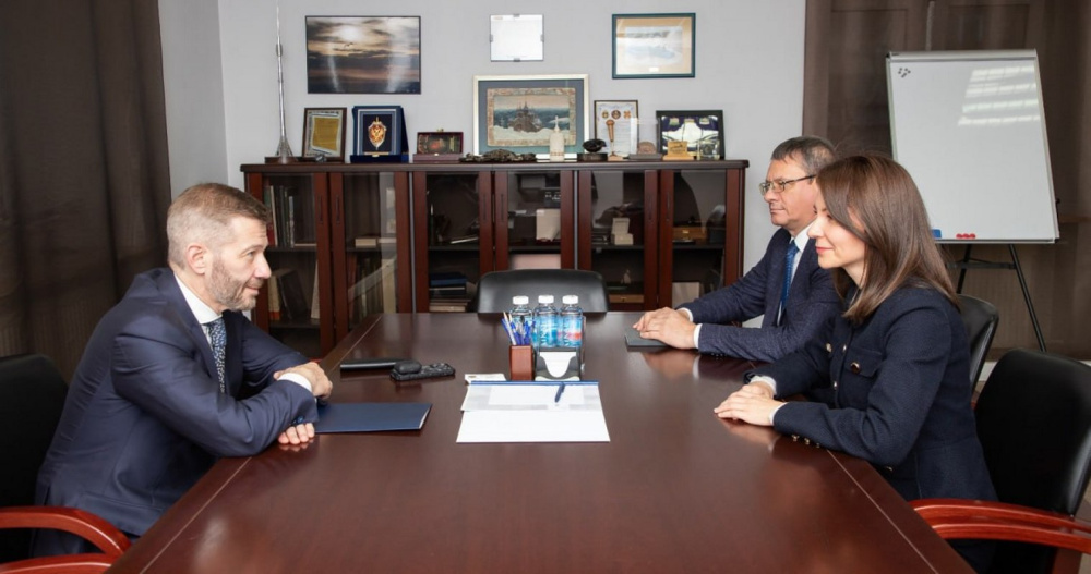 Нового руководителя окружной антимонопольной службы представили губернатору Чукотки