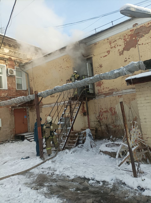 В Слободском загорелся магазин