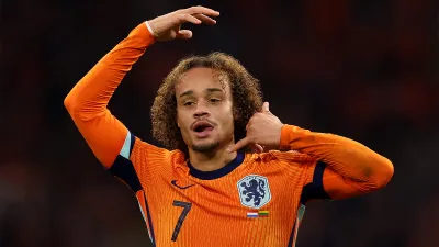 Хави Симонс