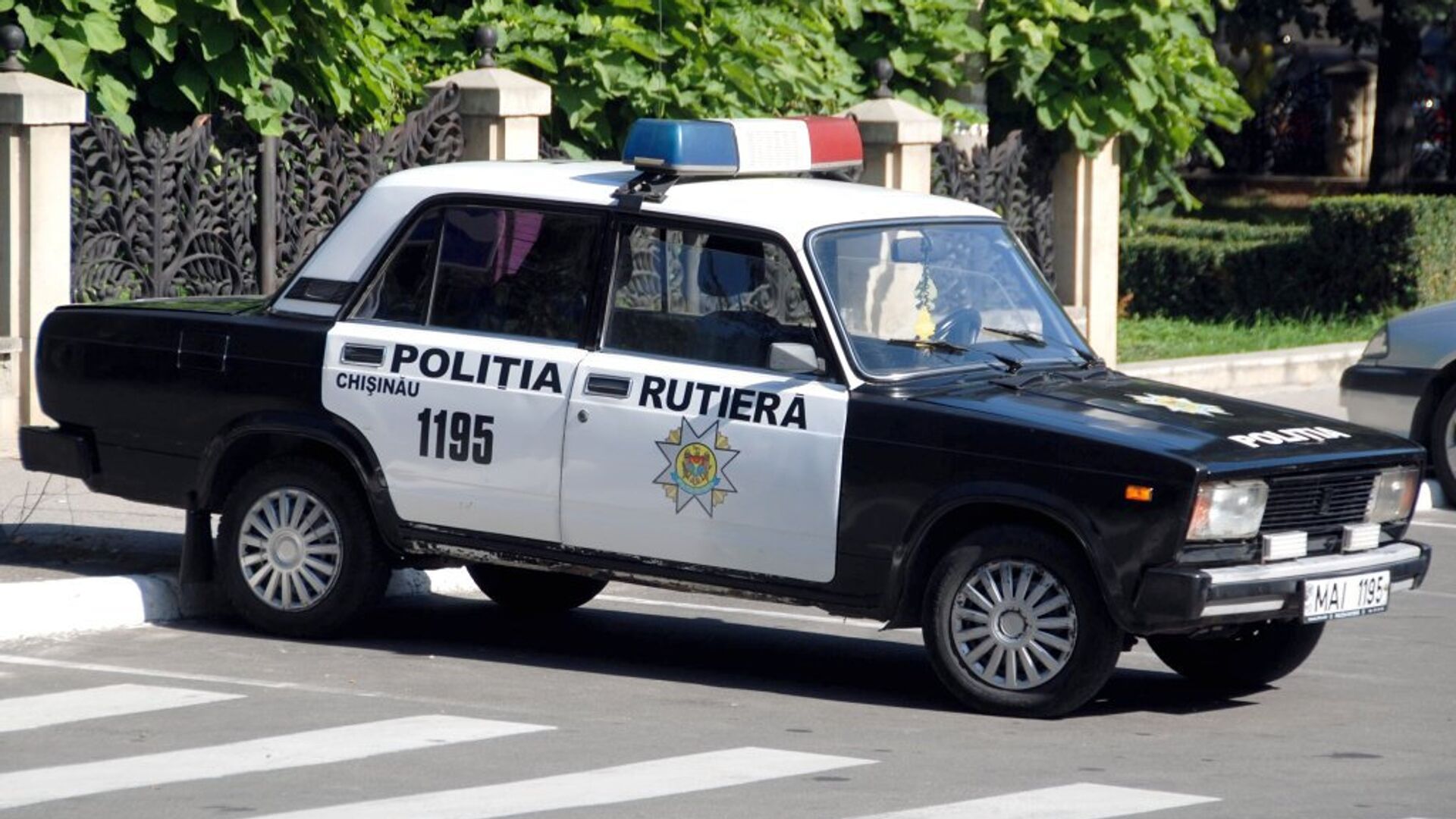 Кишинев автомобиле. Автомобили полиции Молдавии. ВАЗ 2105 Шериф.