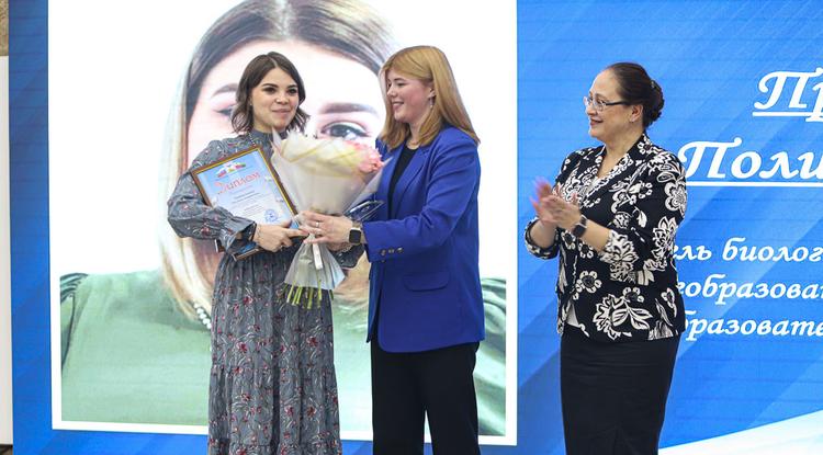 В Белгороде наградили победителей и призёров региональных конкурсов среди педагогов