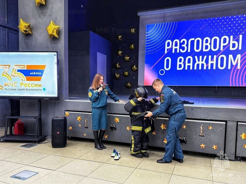 Сотрудники Юго-Восточного административного округа провели урок в рамках проекта «Разговоры о важном»