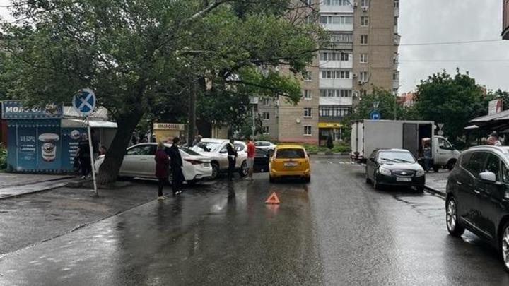 В Ростовской области семилетняя девочка попала под колёса легкового автомобиля