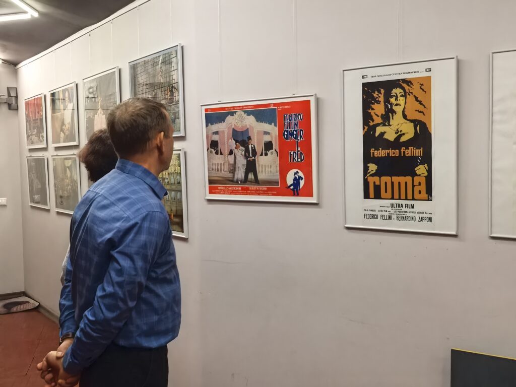 Январская выставочная волна задаёт новгородцам вопросы и настроение на год вперёд