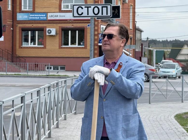Фото В Искитиме к 9 Мая высадили аллею черёмухи 3