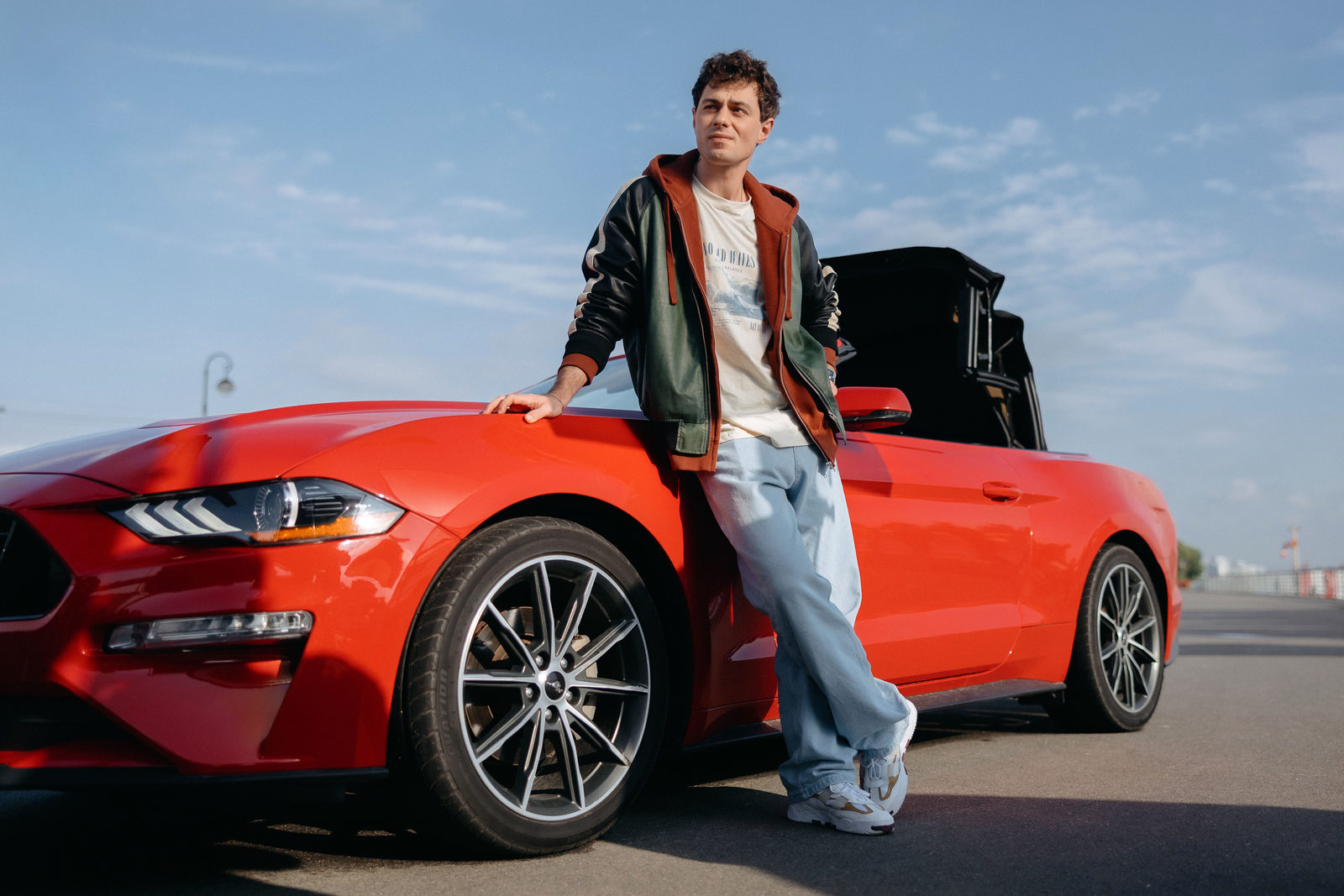 Арам Вардеванян отправится в Сочи на красном кабриолете