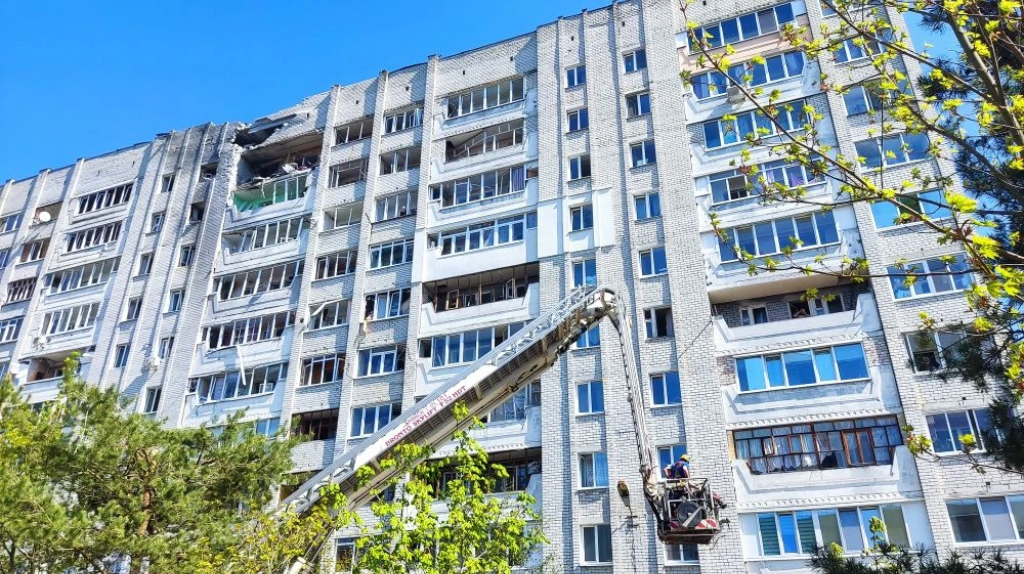 Появились фотографии с места беспилотной атаки в Брянске