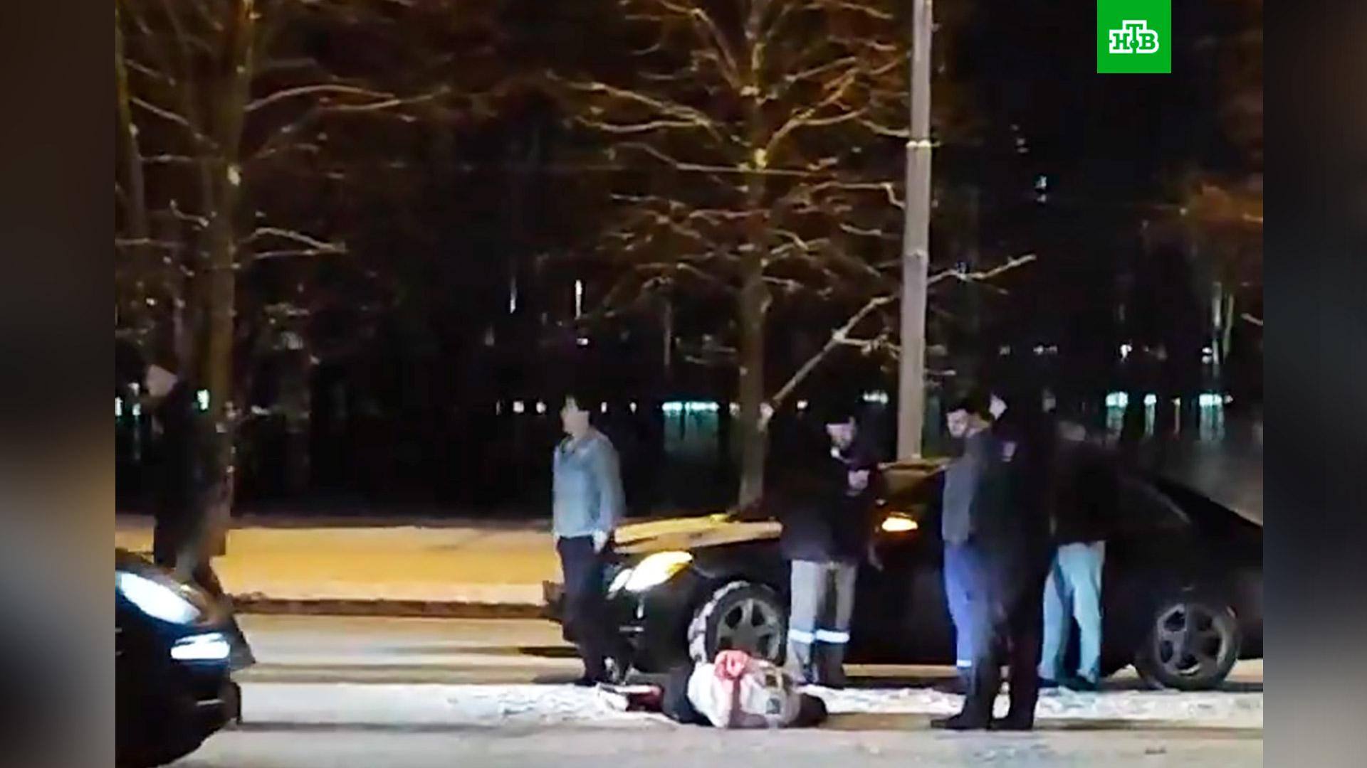 Задержание с ножом. Полиция задержала пьяного на улице. Задержание с ножом. Н новгород убийство 4 человек. Полиция задержала пьяного на улице.