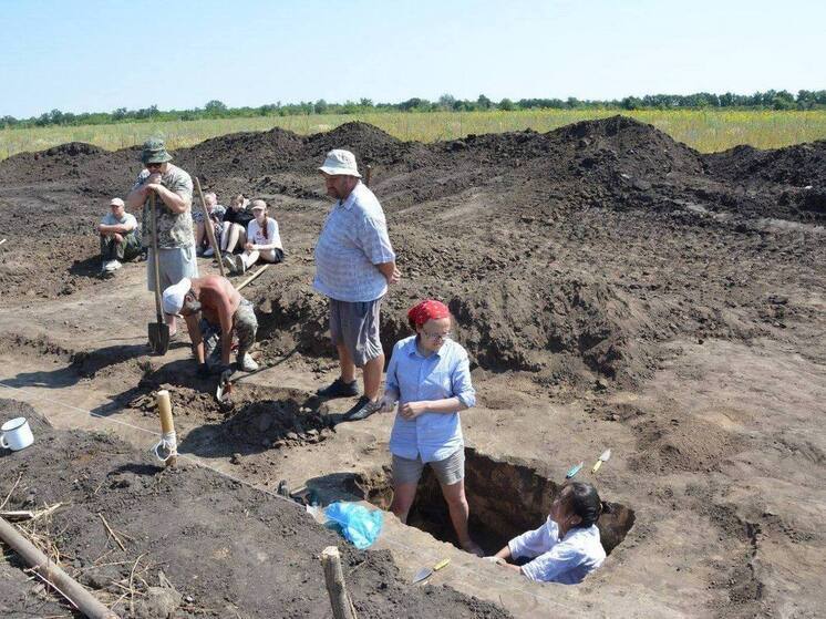 Студенты СГУ раскопали в Аткарском районе могилу вождя древнего племени
