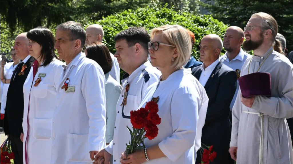 Брянские медики почтили память погибших в годы войны коллег