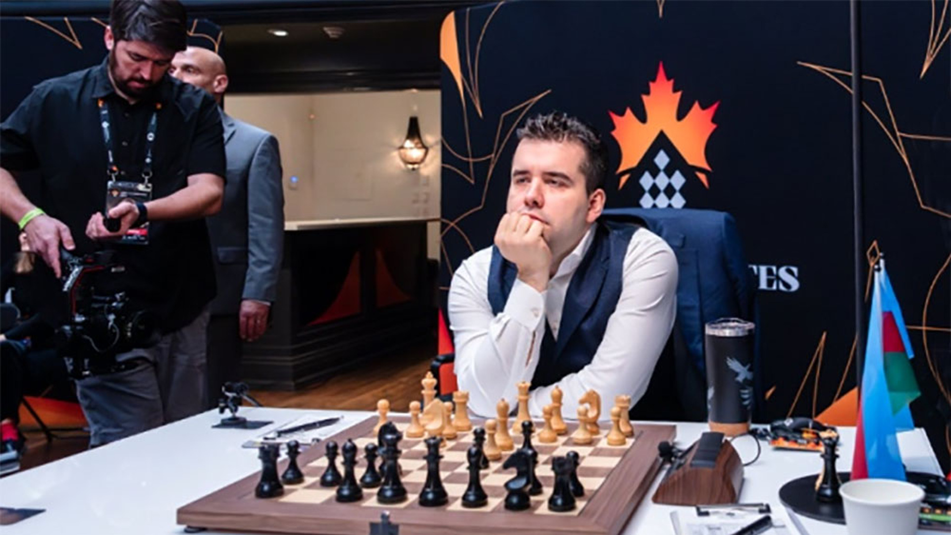 Непомнящий продолжает лидировать на FIDE Candidates